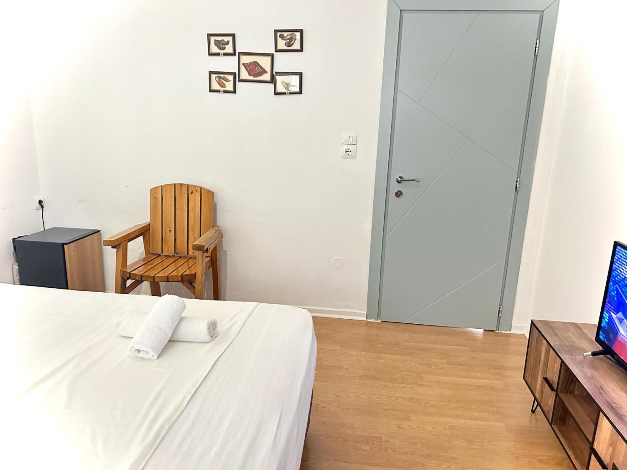 Budget Retreat Tirana & Studios ภายนอก รูปภาพ
