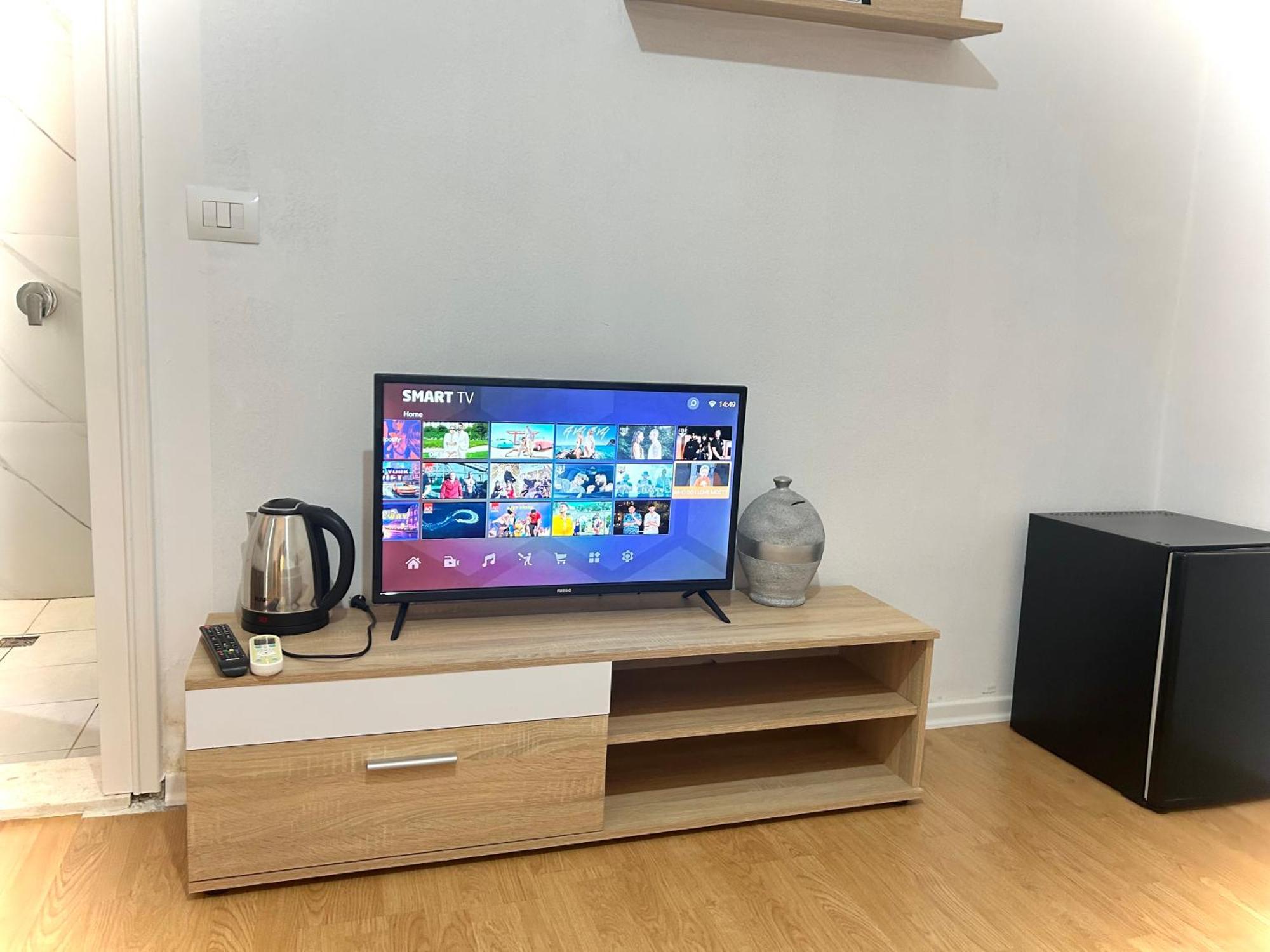 Budget Retreat Tirana & Studios ภายนอก รูปภาพ